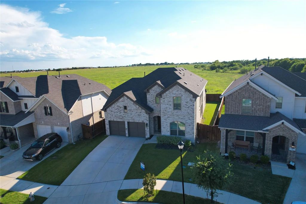 1105 Maverick Drive, Mansfield