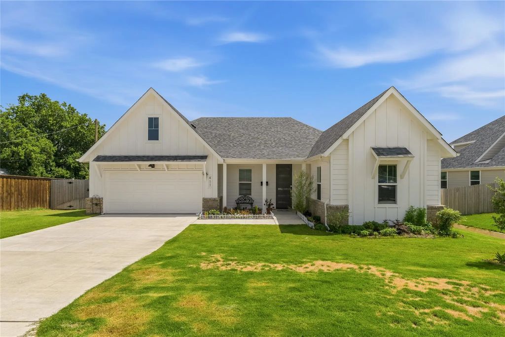 411 W Harwood Road, Euless
