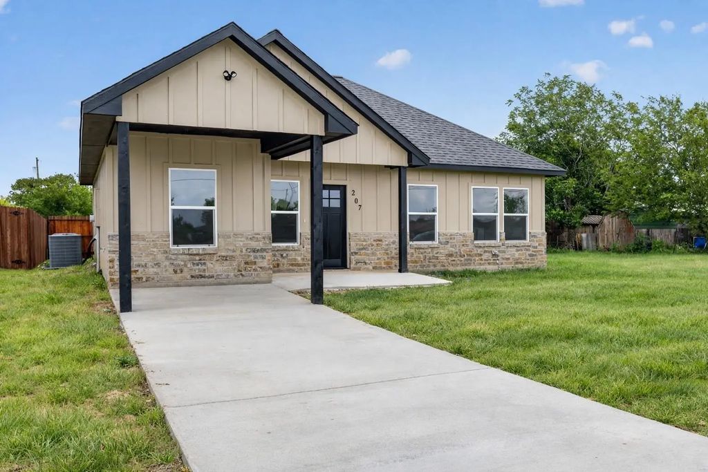 207 E South Street, Itasca