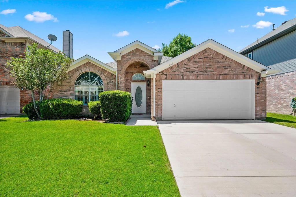 1209 Secretariat Drive, Grand Prairie