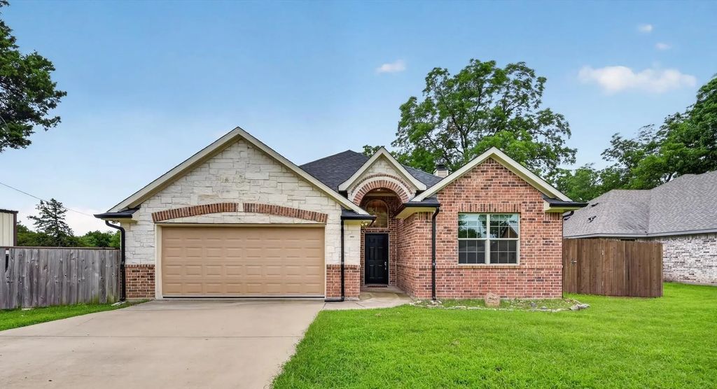 1004 E Main Street, Tioga