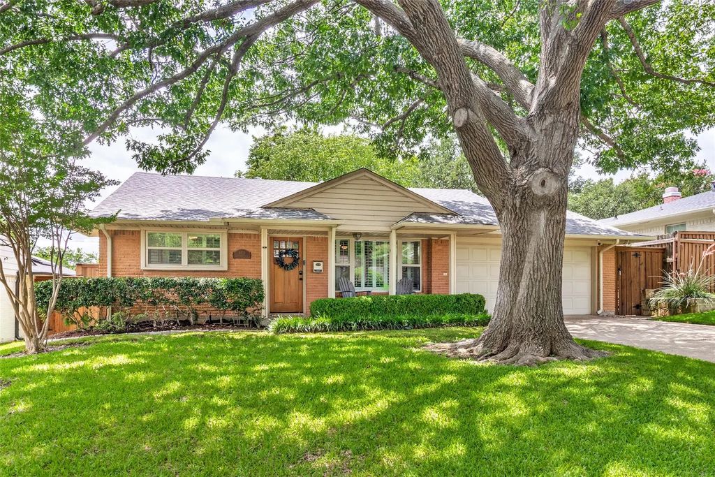 8815 Larchwood Drive, Dallas