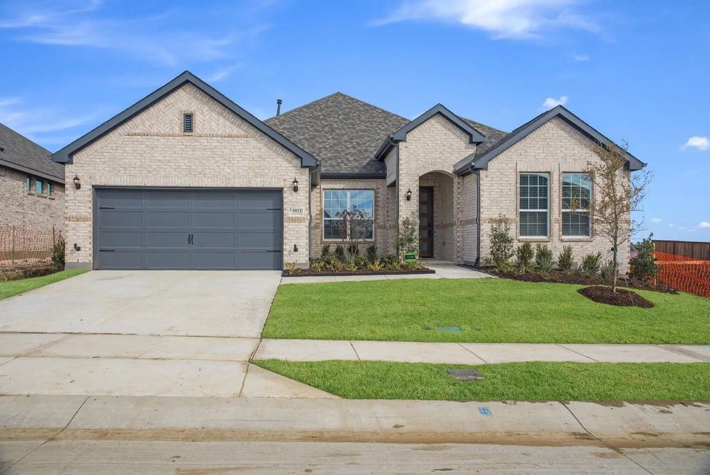 685 Red Maple Road, Waxahachie