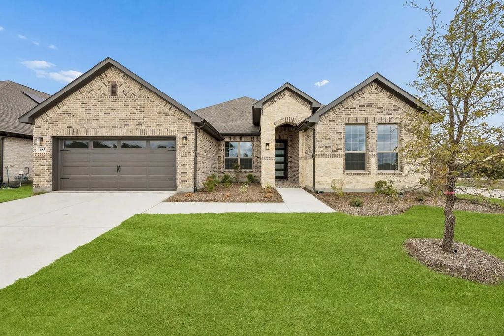 685 Red Maple Road, Waxahachie