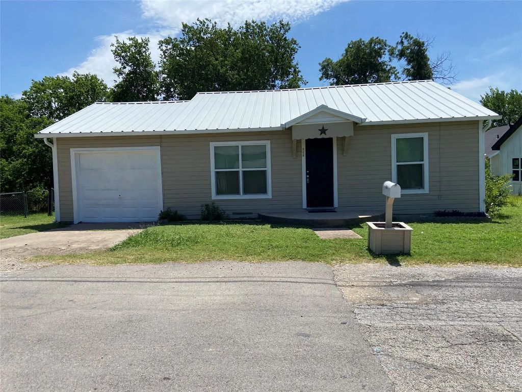 506 N Lamar Street, Weatherford