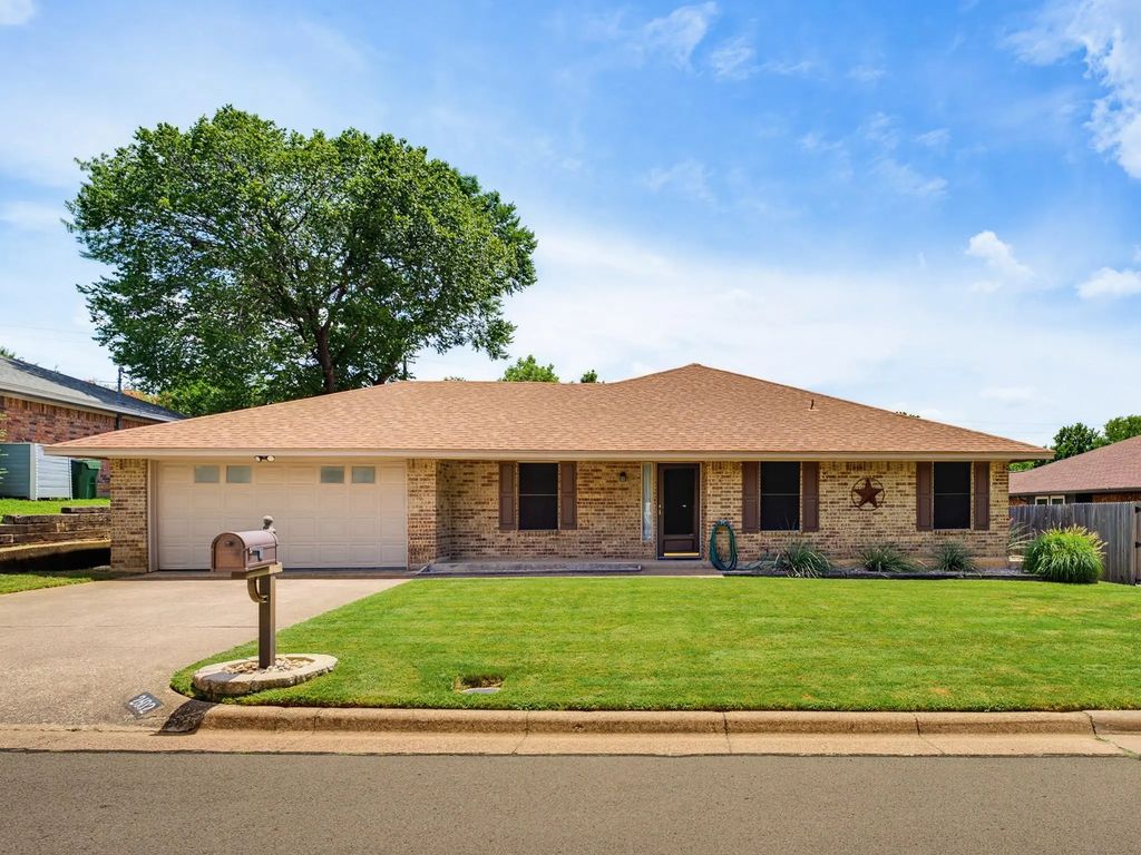 2602 Blue Quail Drive, Arlington