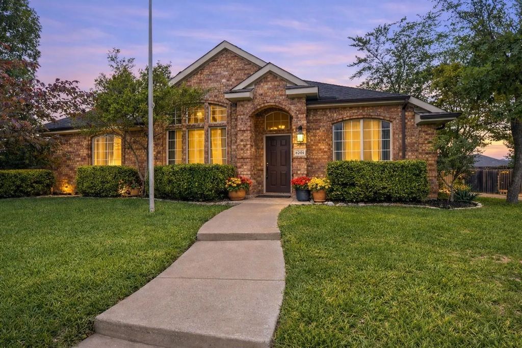 8201 Evening Star, Rowlett