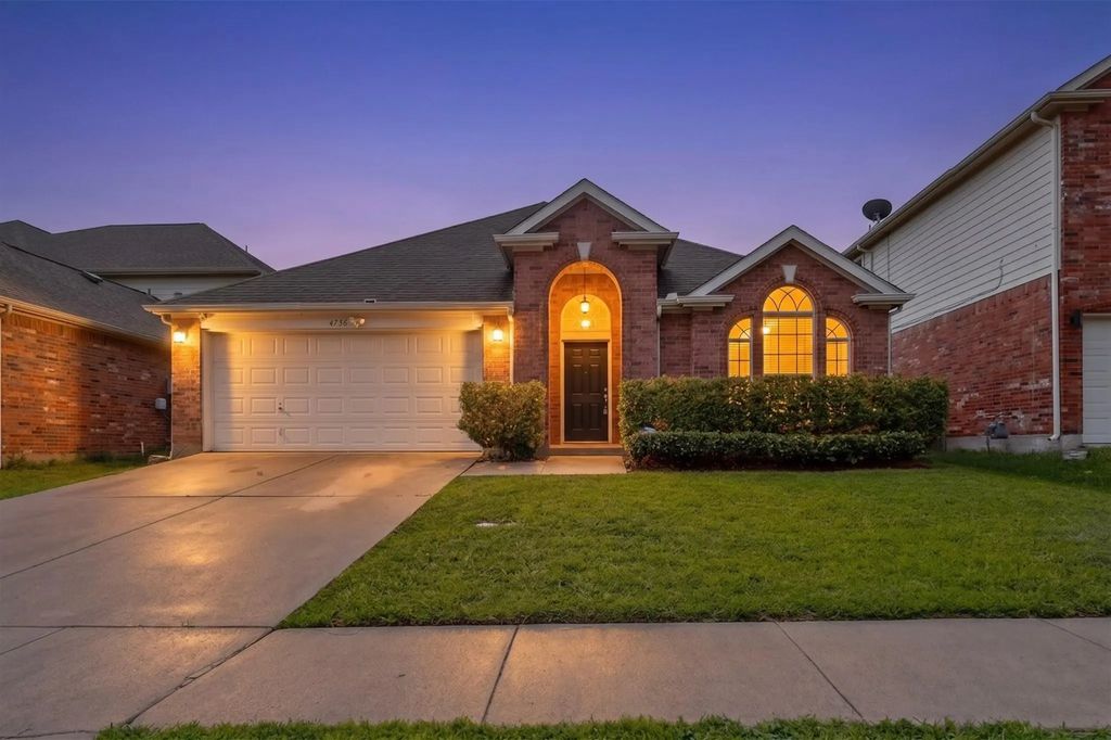 4736 Parkmount Drive, Fort Worth