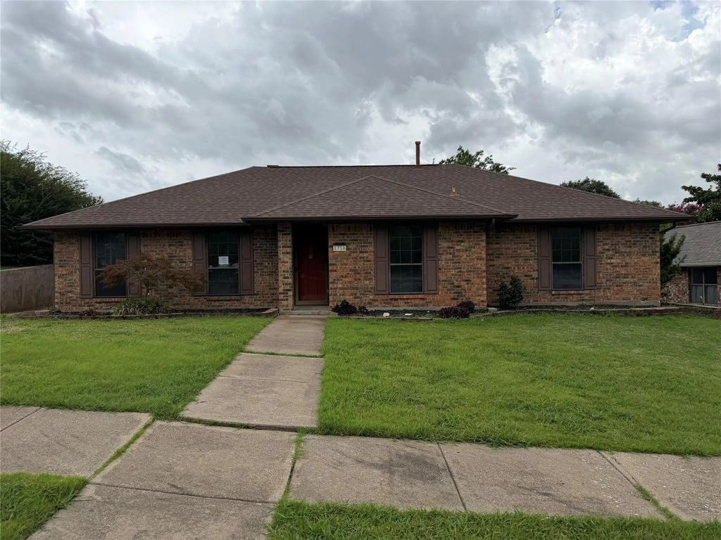 1716 Rosemeade Circle, Carrollton