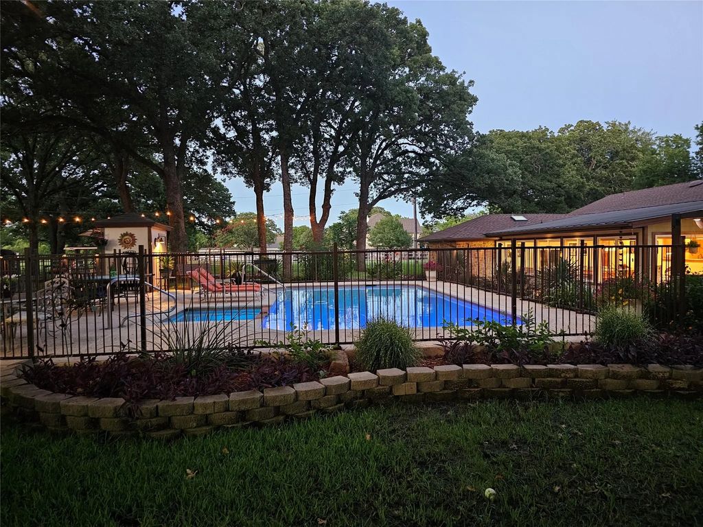 2311 Chaparral Trail, Mansfield