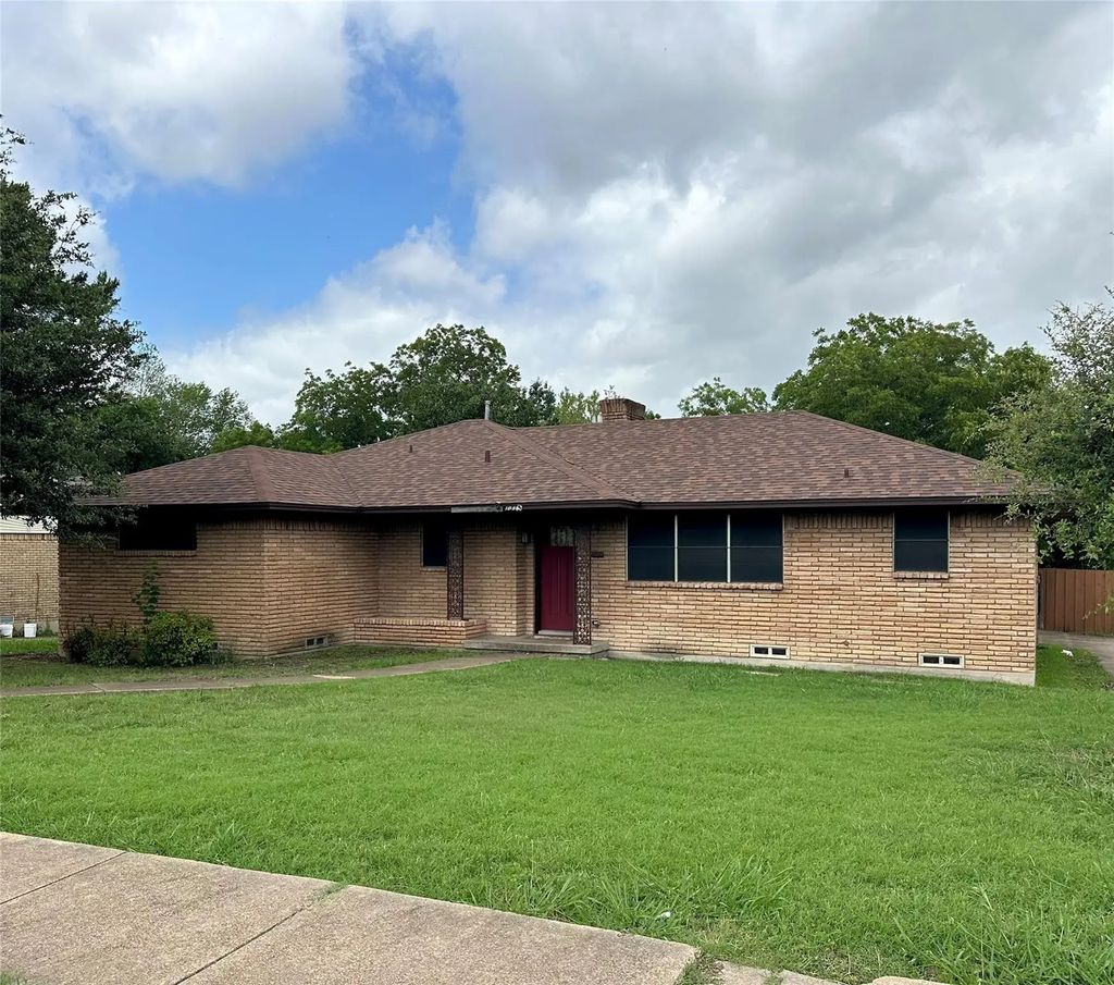 1315 Willow Creek Drive, Lancaster