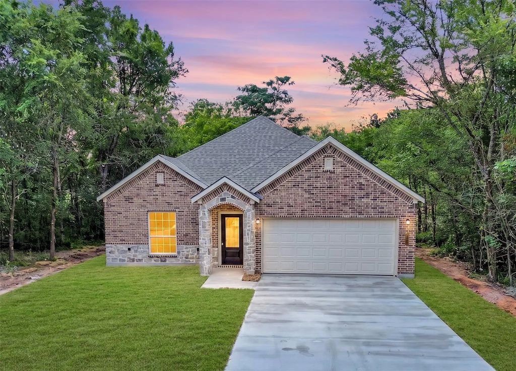 304 N Cherokee Shores Drive, Mabank