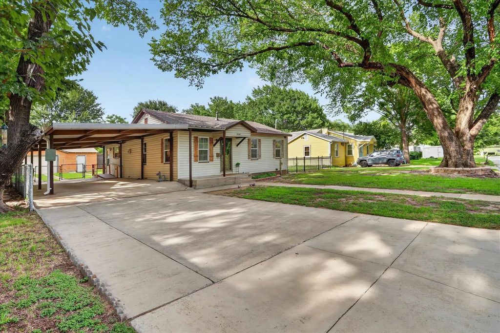 5608 Watters Place, Westworth Village