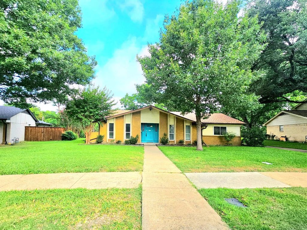 1929 Deep Valley Drive, Richardson