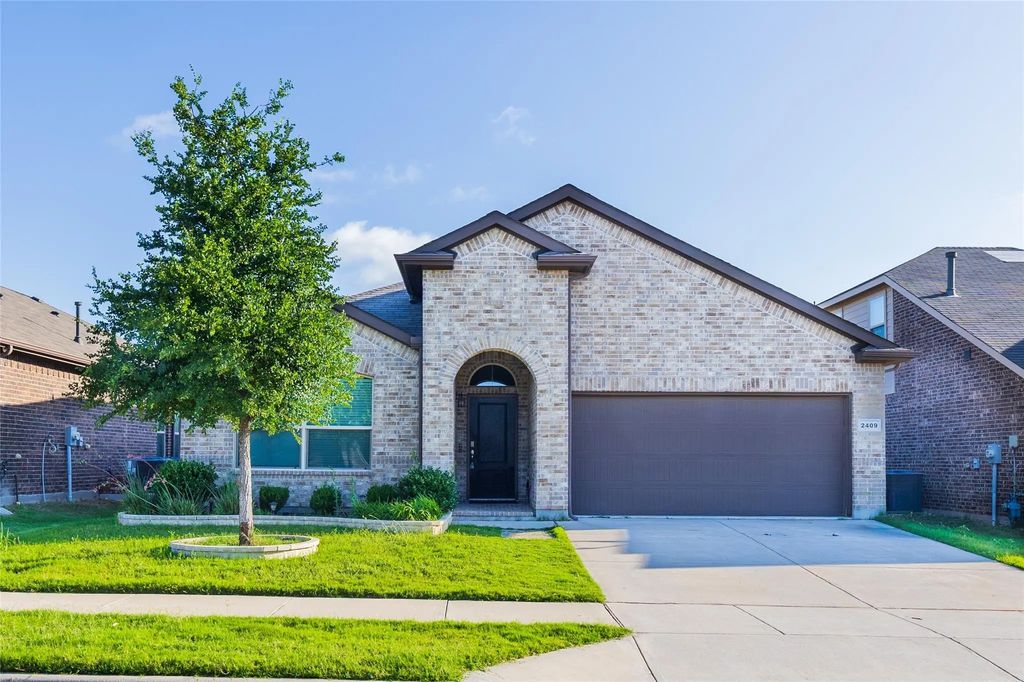 2409 Indian Head Drive, Fort Worth