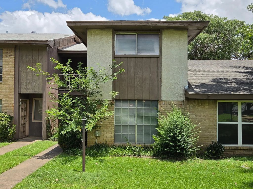 1402 S Carrier Parkway 307, Grand Prairie