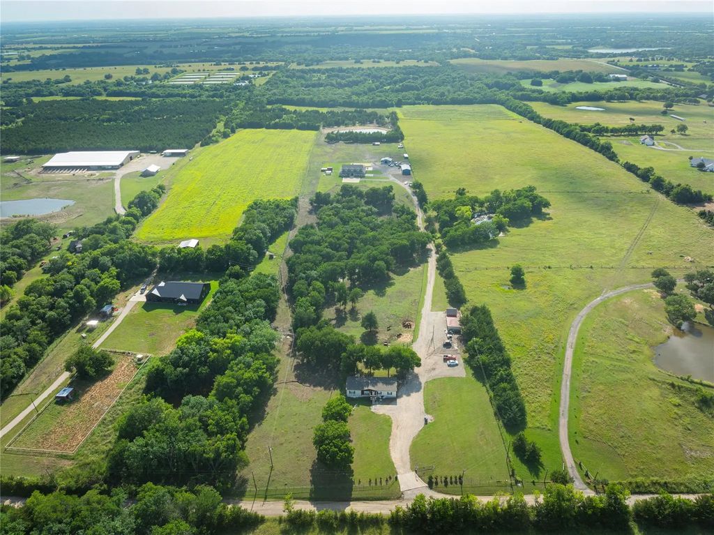 568 County Road 5025, Leonard