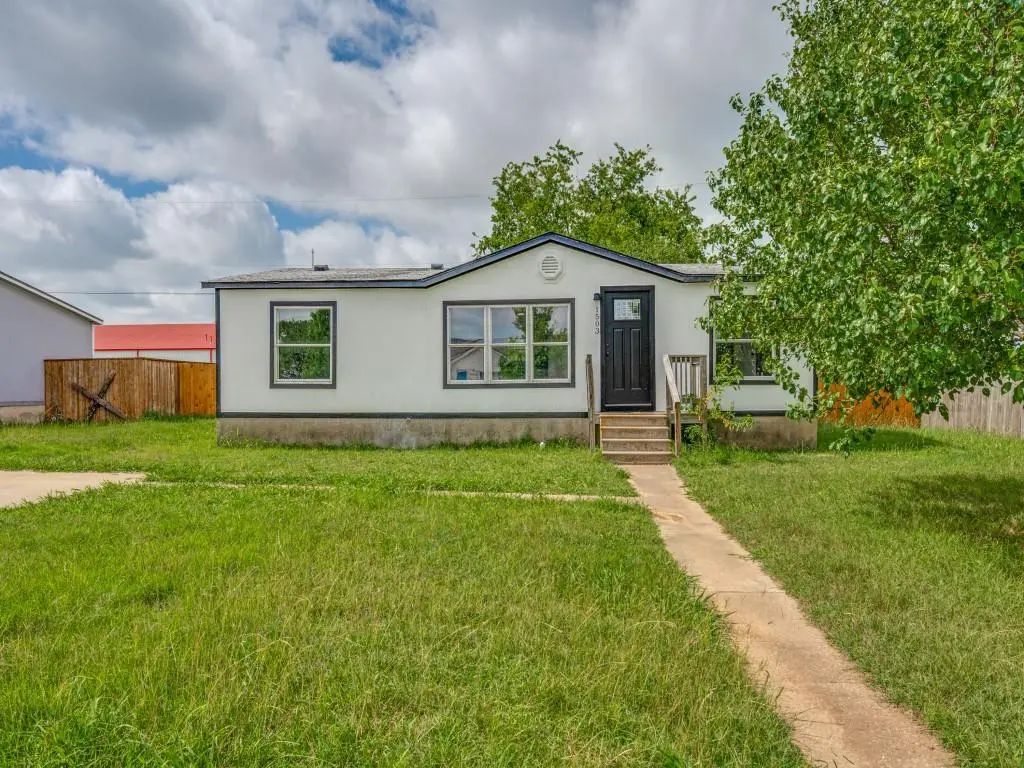 1503 Old Bridge Road, Cleburne