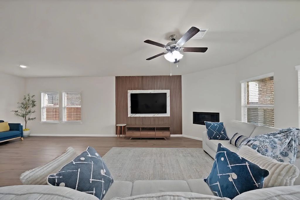 3813 Silver City Avenue, Aubrey