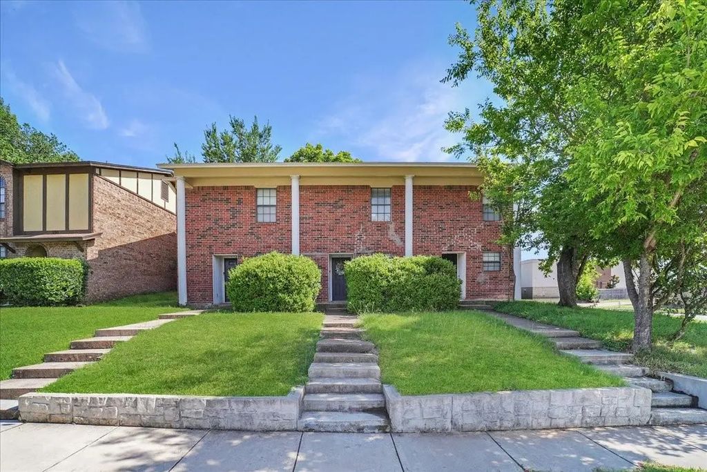 930 Southmoor Drive, Arlington