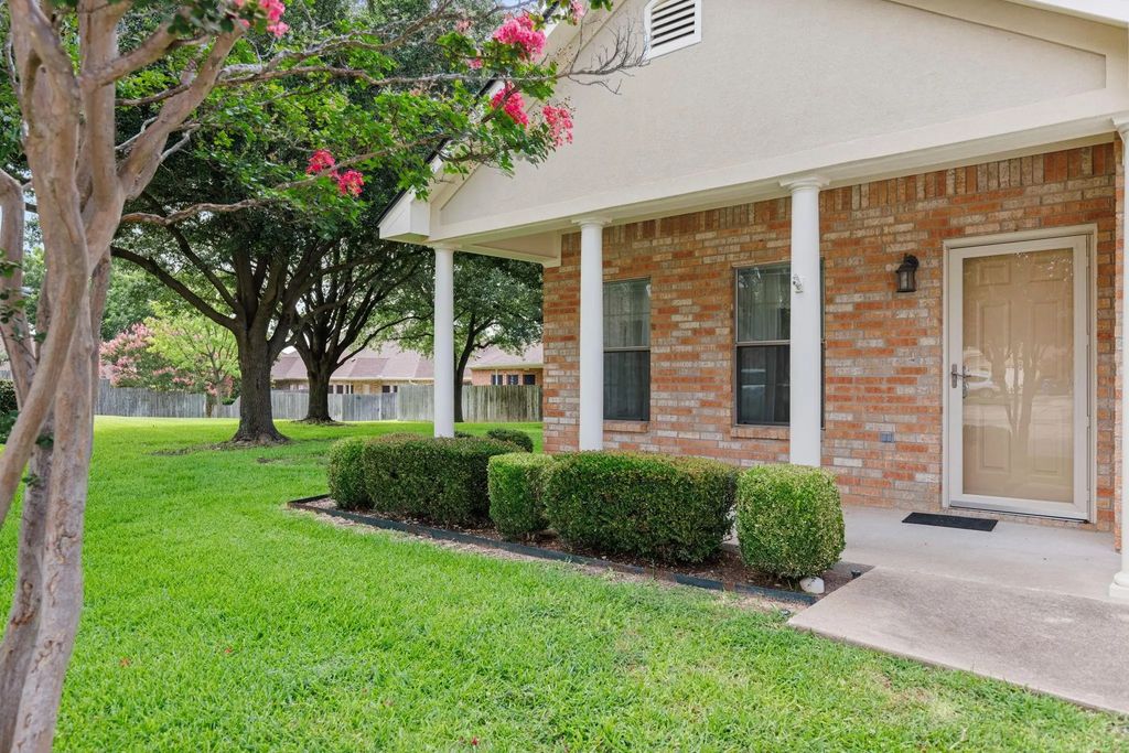 1908 Casual Circle, Waco