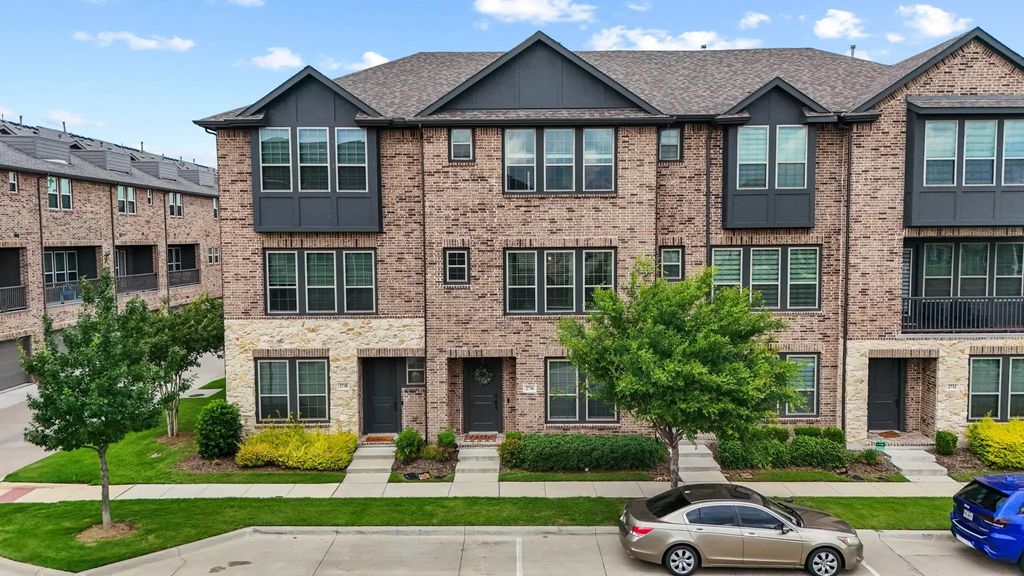 2736 Levee Lane, Lewisville