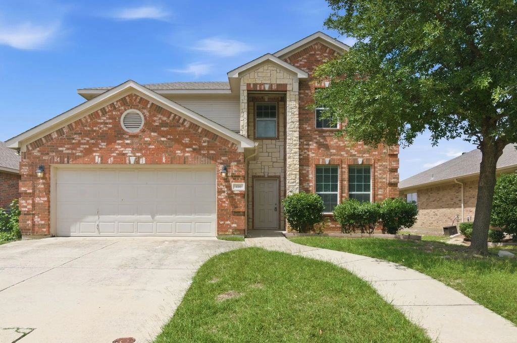 420 Sandy Creek Drive, Fort Worth