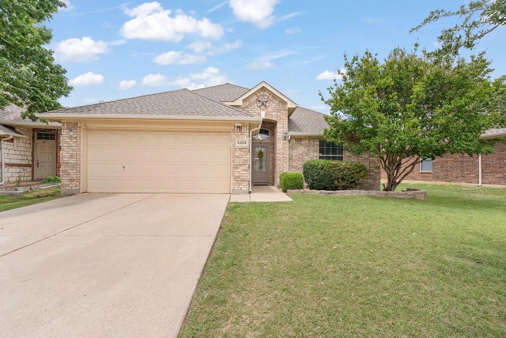 3205 Chesington Drive, Fort Worth