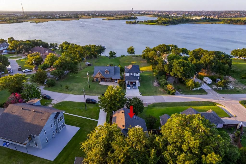 4536 N Shore Drive, The Colony