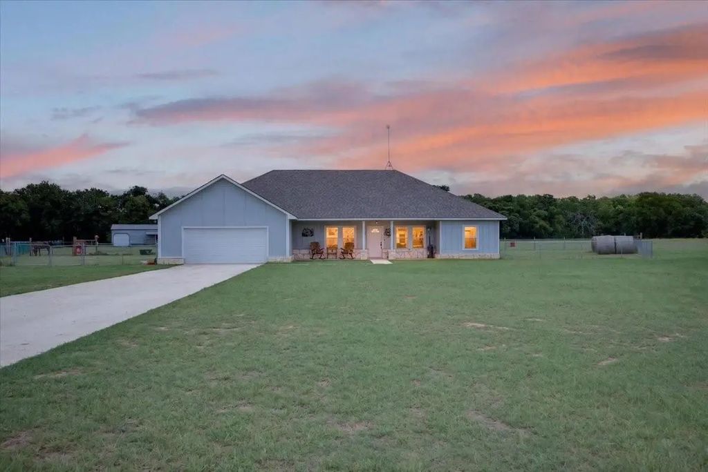 498 Dexter Lane, Poolville