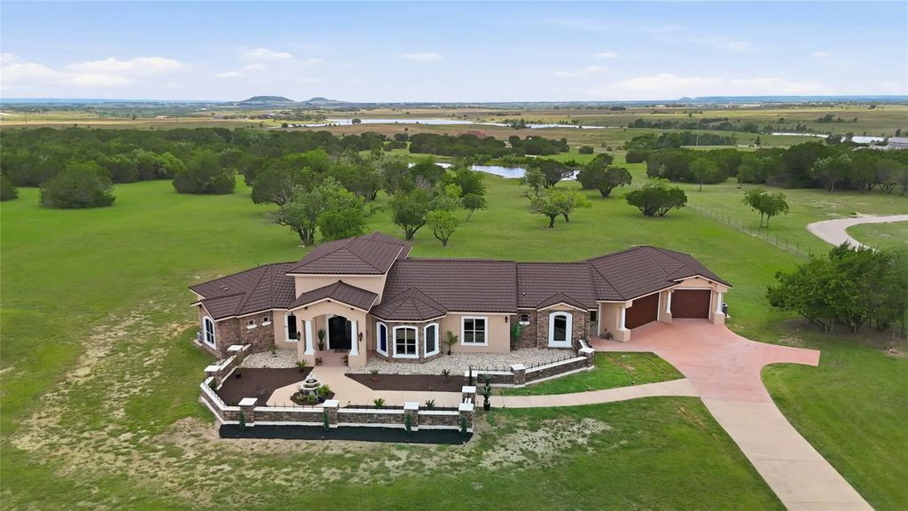 158 Private Road 2656, Walnut Springs