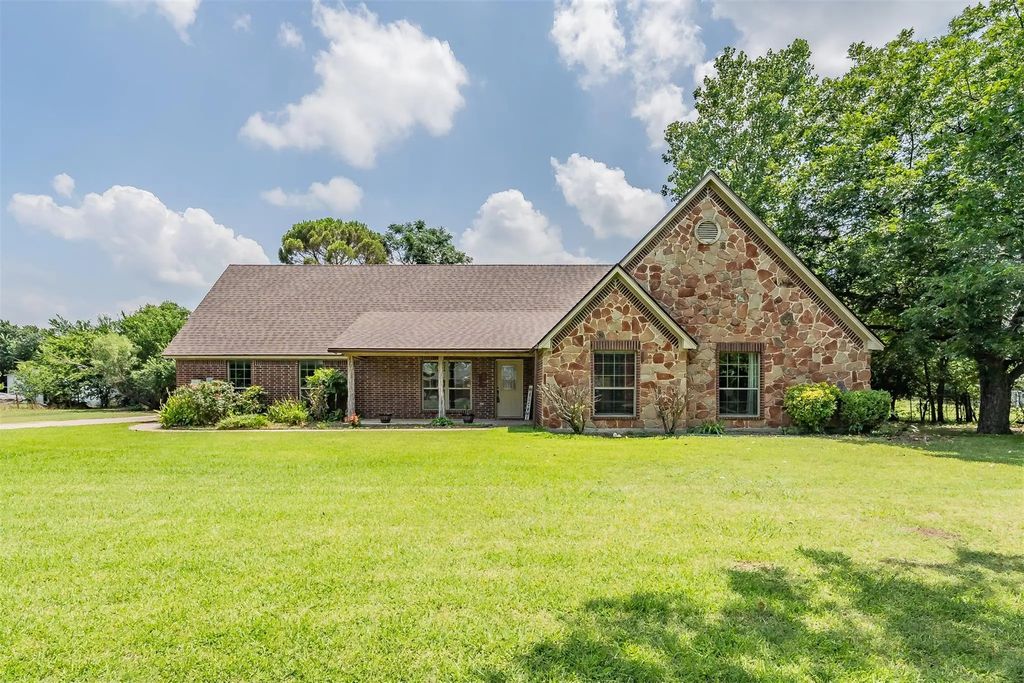 800 Stella Mae Drive, Fort Worth