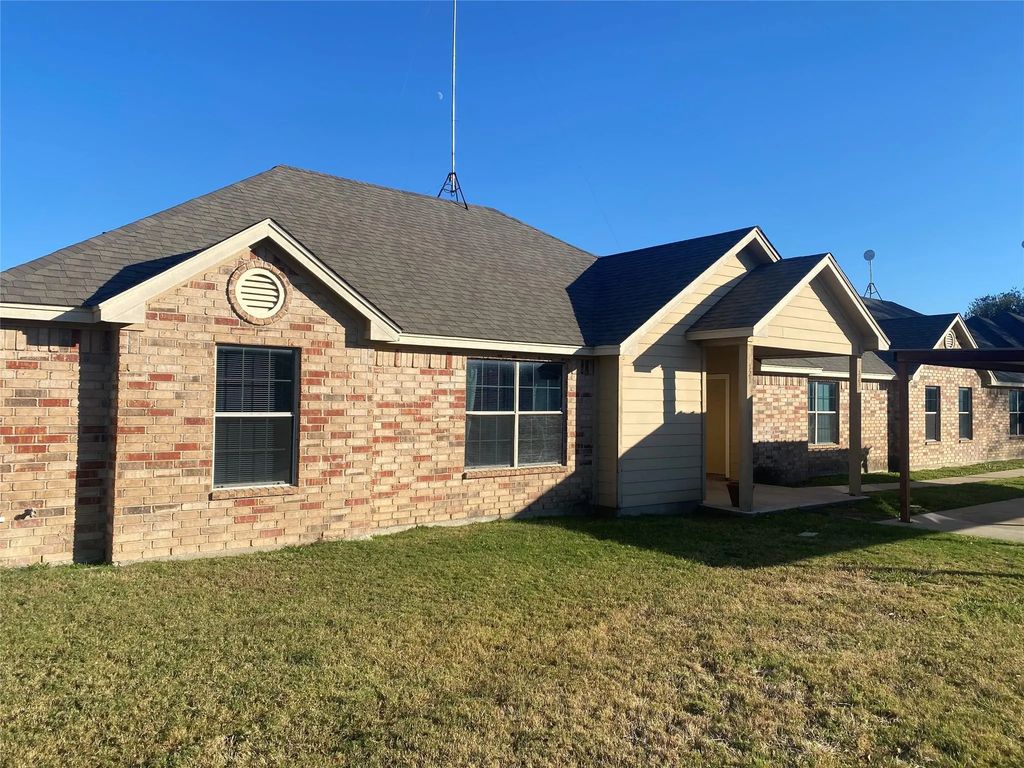 121-127 Sunburst Court, Weatherford