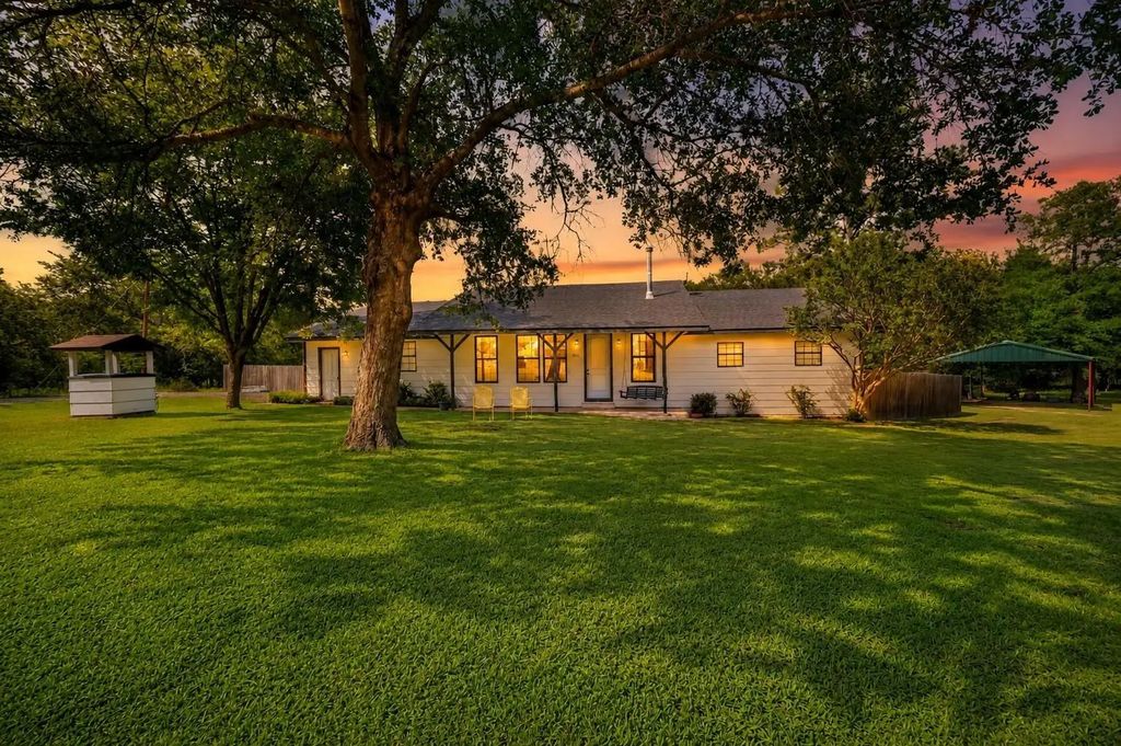 2811 Private Road 2410, Quinlan