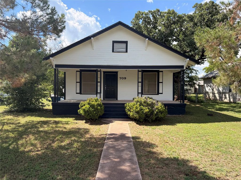 709 E 23rd Street, Cisco