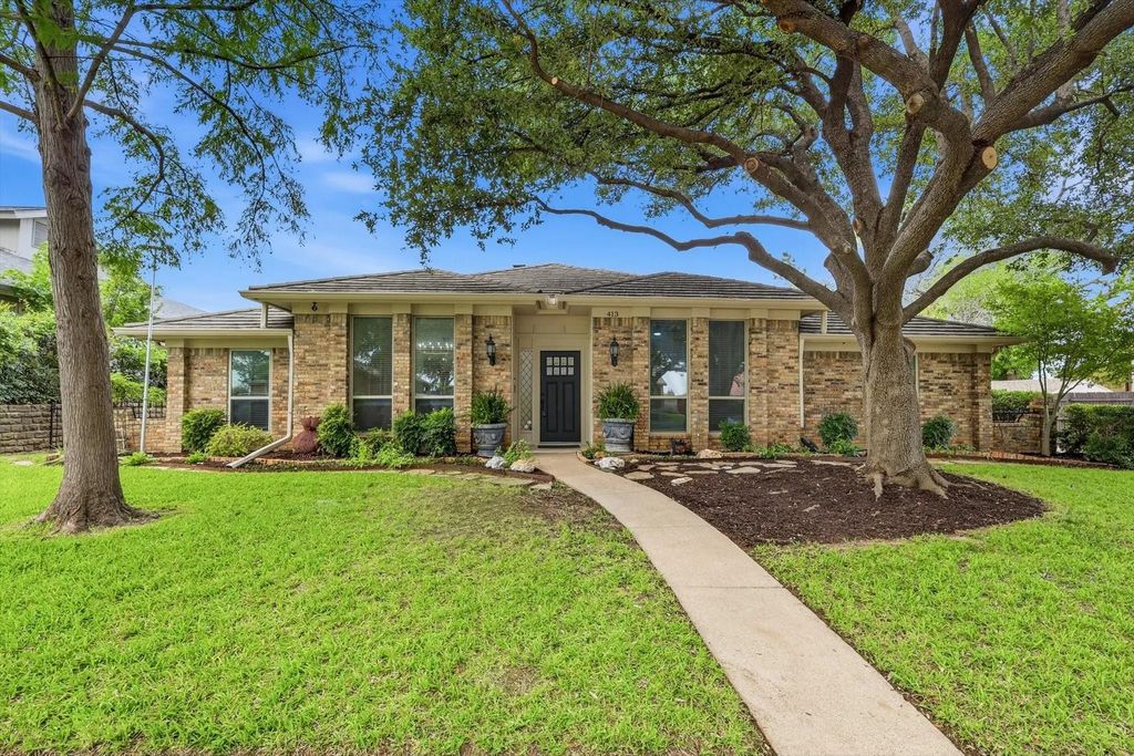 413 Blue Jay Court, Bedford