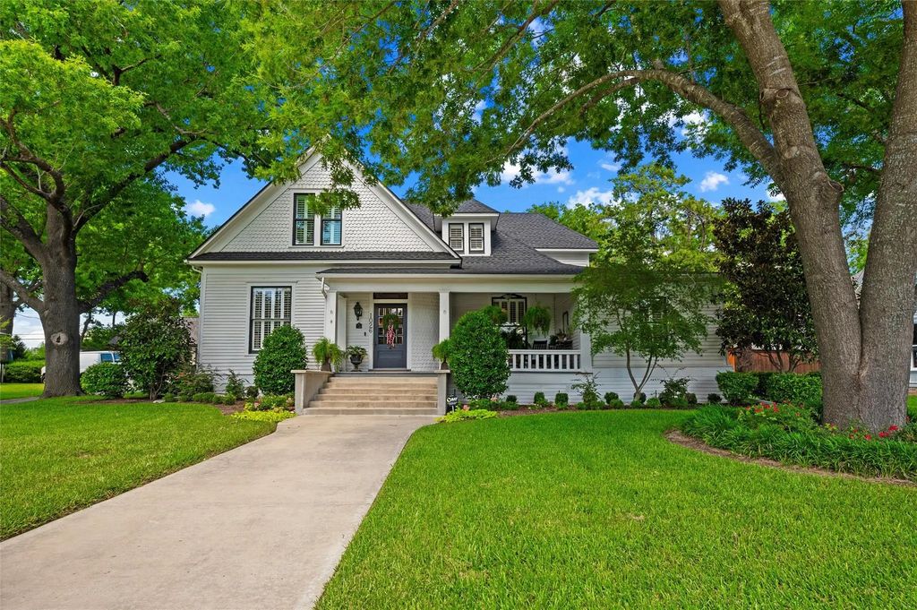 1026 W Main Street, Waxahachie