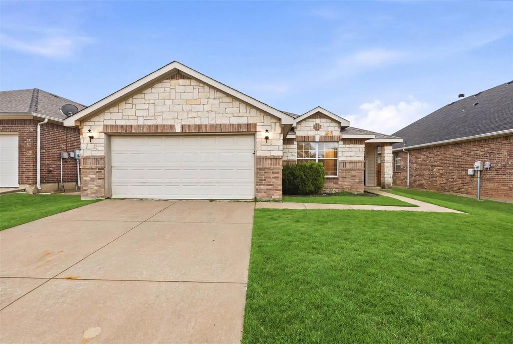 8040 Summer Stream Drive, Fort Worth