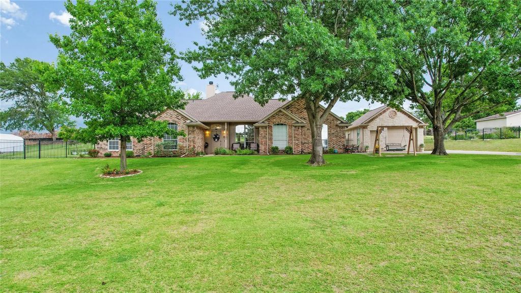 416 Hurricane Creek Circle, Anna