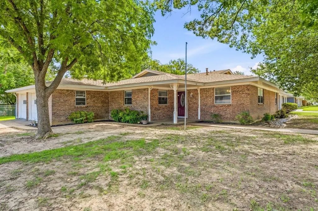 1787 N Mccart Street, Stephenville