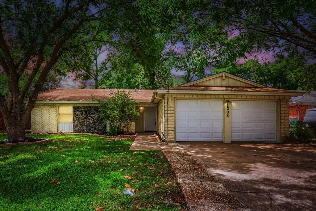 1208 Darlene Lane, Arlington
