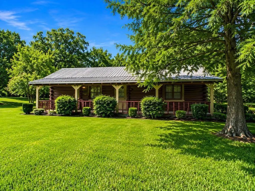 3221 Bandera Street, Athens