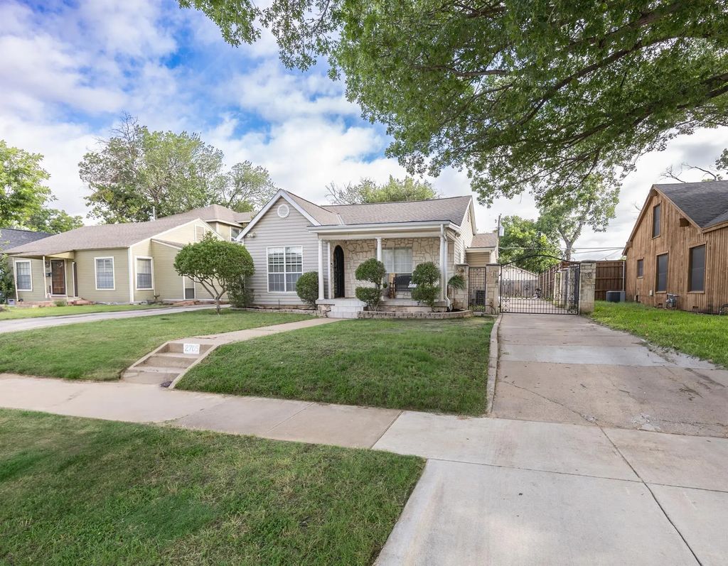 2705 Yucca Avenue, Fort Worth