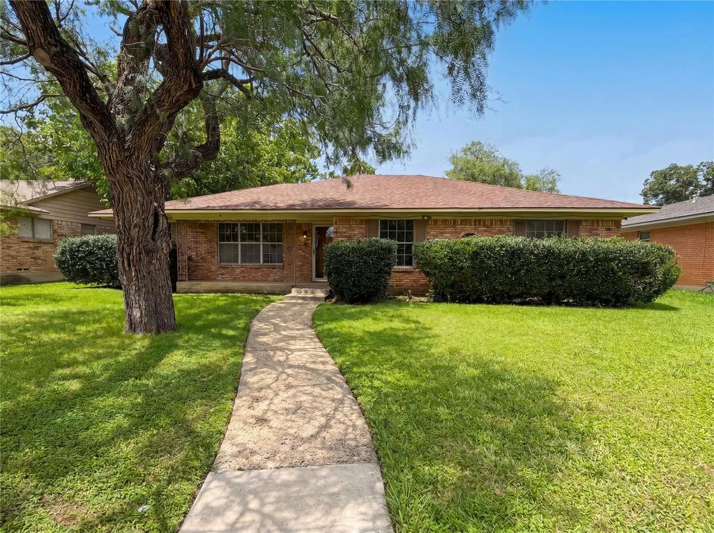 3327 Portlock Drive, Farmers Branch