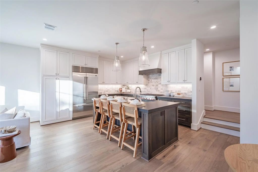 4529 Emerson Avenue 8, University Park
