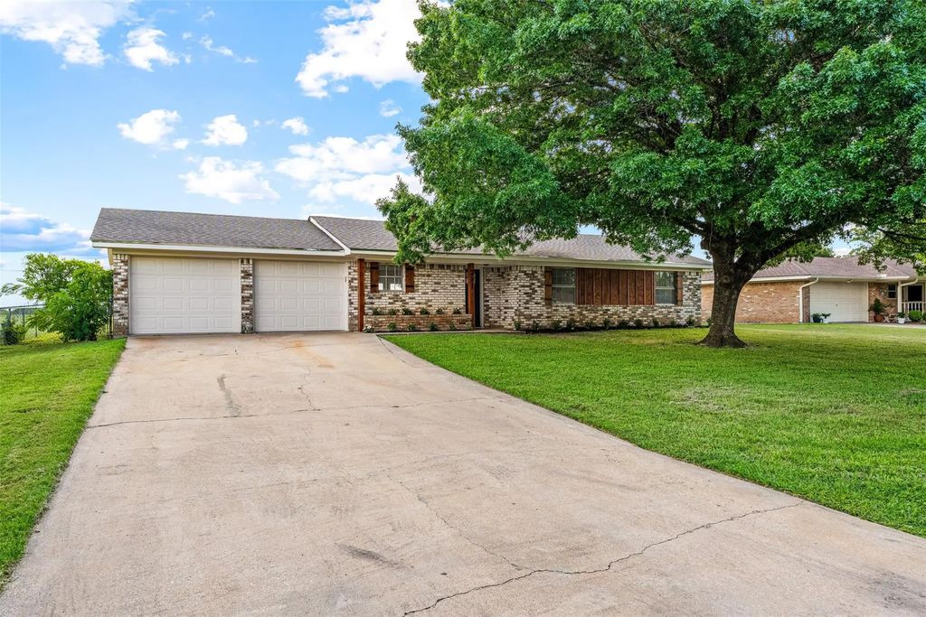211 Cindy Ann Street, Lorena