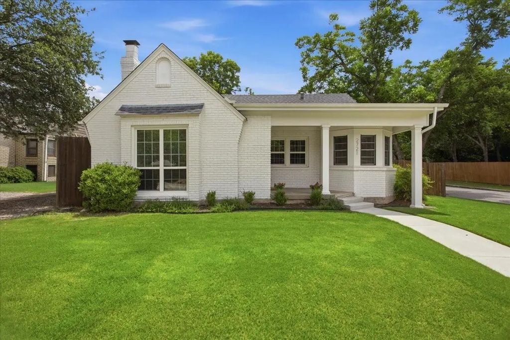 2721 Benbrook Boulevard, Fort Worth