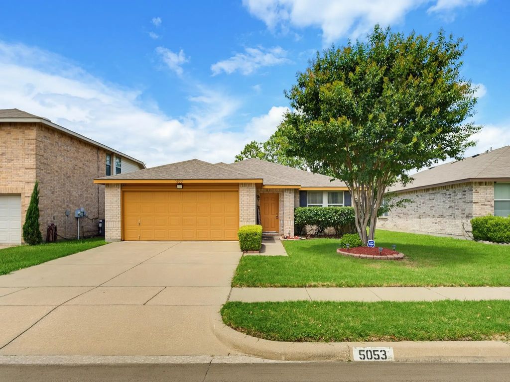 5053 Village Stone Court, Fort Worth