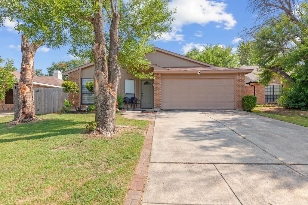 4212 N Staghorn Circle, Fort Worth