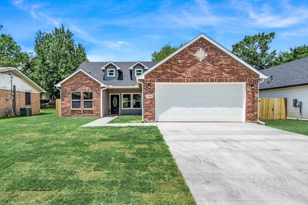319 Ardis Street, Sulphur Springs